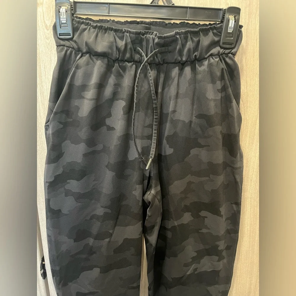 Lululemon Keep Moving Pants Joggers Black Camo 2 Lulu Pants - Picture 5 of 11